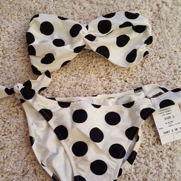 Bikini - Picture 1 of 2